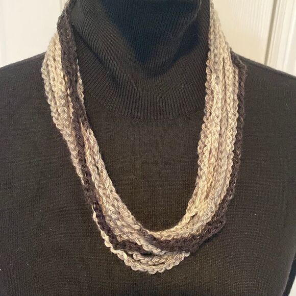 Hand-made crocheted necklace   - Picture 1 of 5